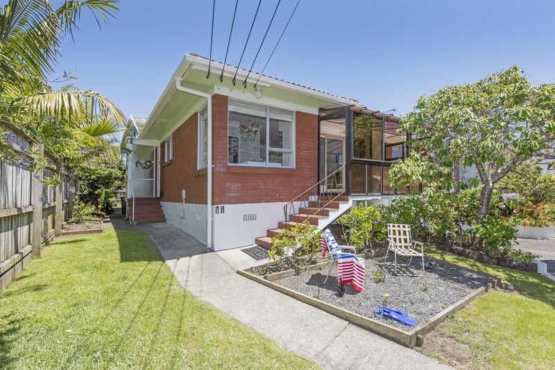2/1 Rata Road, Devonport, Auckland - Carousel 2