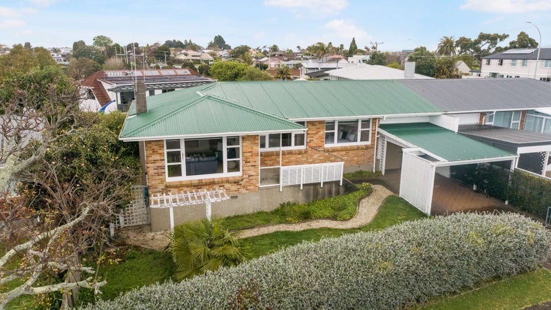 4 Glenn Terrace, Otumoetai, Tauranga - Carousel 1