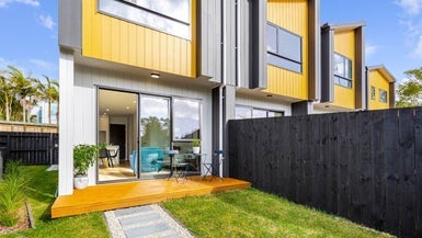 7/12 Fraser Road, Narrow Neck, Auckland - Carousel 1