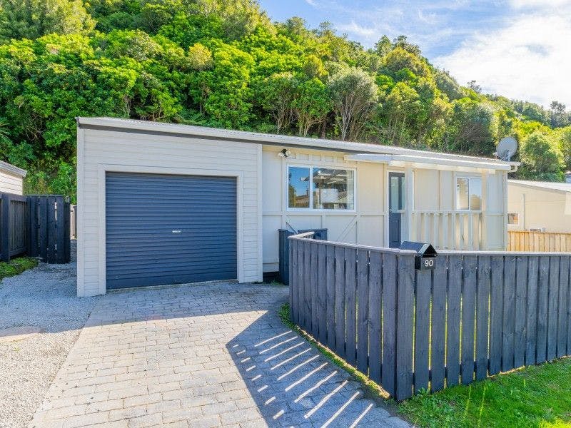 90 Rangituhi Crescent, Takapuwahia, Porirua - Carousel 1