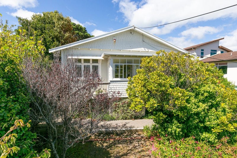 102 Nevay Road, Karaka Bays, Wellington - Carousel 1