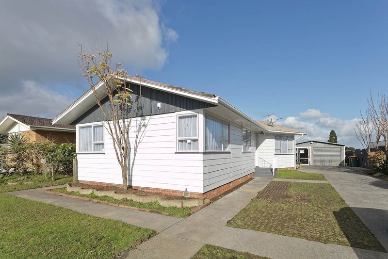 176 Mahia Road, Wattle Downs, Auckland - Carousel 1