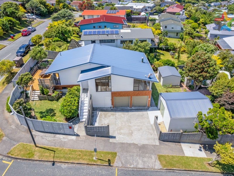 4 Protea Street, Maungaraki, Lower Hutt - Carousel 1