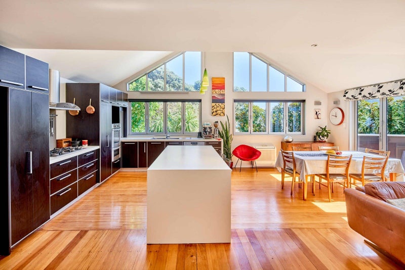 15 Kowhai Street, Eastbourne, Lower Hutt - Carousel 2