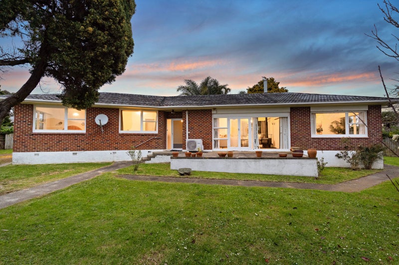 10 Scanlen Terrace, Kelston, Auckland - Carousel 1