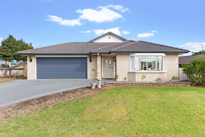 19 Glenross Drive, Wattle Downs, Auckland - Carousel 1