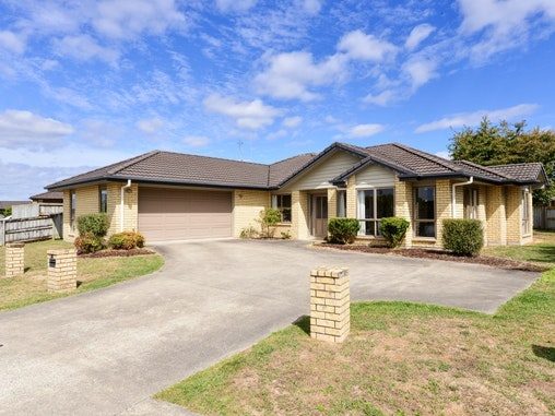 77 Farringdon Avenue, Rototuna North, Hamilton - Carousel 1