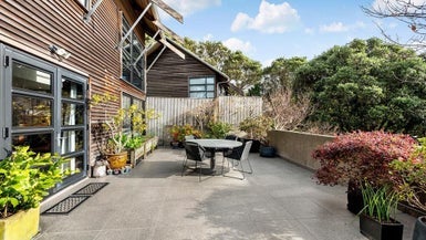 5D Raroa Road, Kelburn, Wellington - Carousel 1