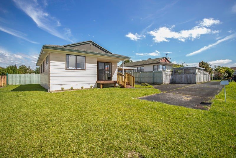 2/217 Waitemata Drive, Ranui, Auckland - Carousel 1