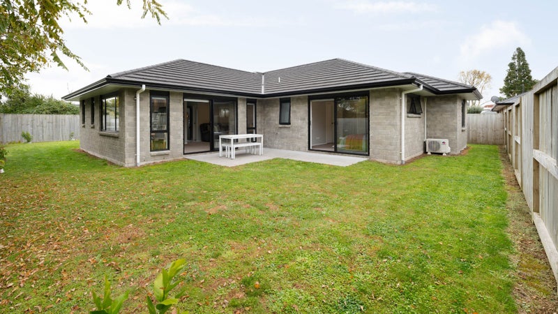 239E Dixon Road, Fitzroy, Hamilton - Carousel 1