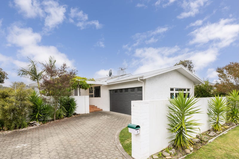 3 Cambridge Terrace, Taradale, Napier - Carousel 1