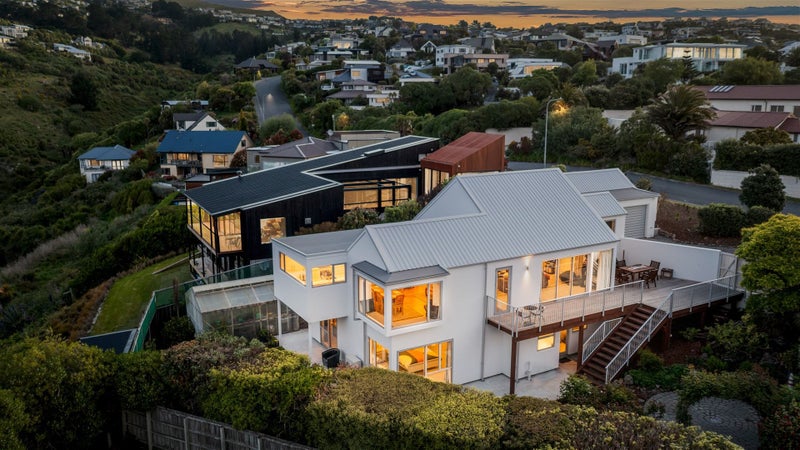 9 Drayton Drive, Mount Pleasant, Christchurch - Carousel 1