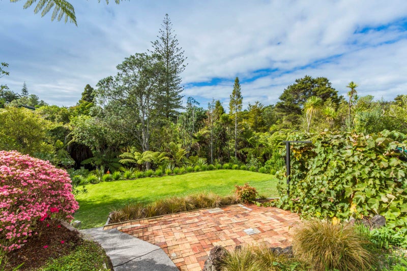 22 Asbury Crescent, Campbells Bay, Auckland - Carousel 2