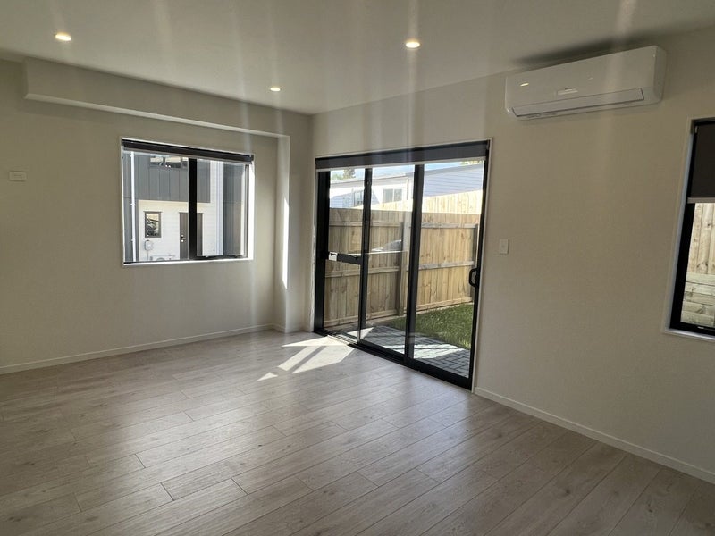 5/39 Renata Crescent, Te Atatu Peninsula, Auckland - Carousel 2