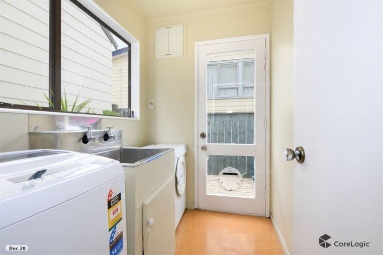 62 Lyttelton Avenue, Forrest Hill, Auckland - Carousel 13