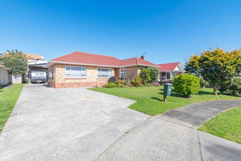 12 Norfolk Place, Papatoetoe, Auckland - Carousel 1