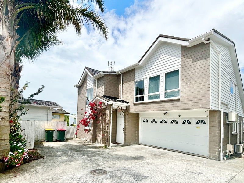 26A Chesley Place, Half Moon Bay, Auckland - Carousel 1