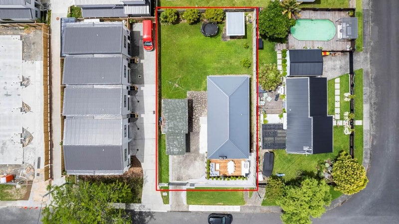 11 Ranch Avenue, Beach Haven, Auckland - Carousel 1