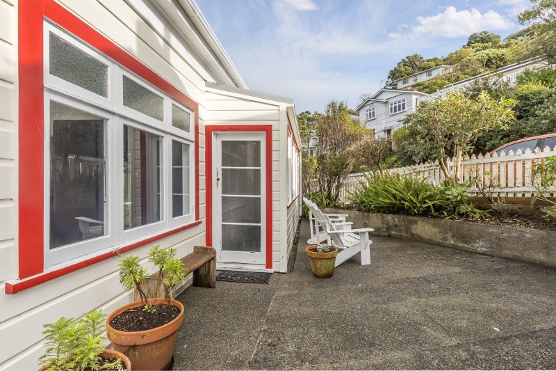 16 Charlotte Avenue, Brooklyn, Wellington - Carousel 2