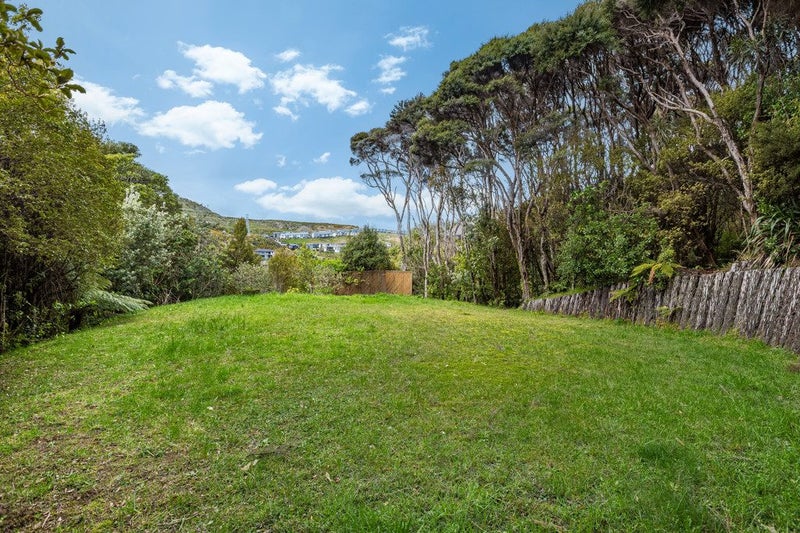 7 Furneaux Grove, Whitby, Porirua - Carousel 2