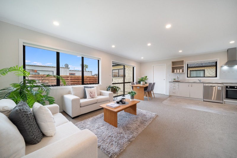 2/9 Heath Street, St Andrews, Hamilton - Carousel 1