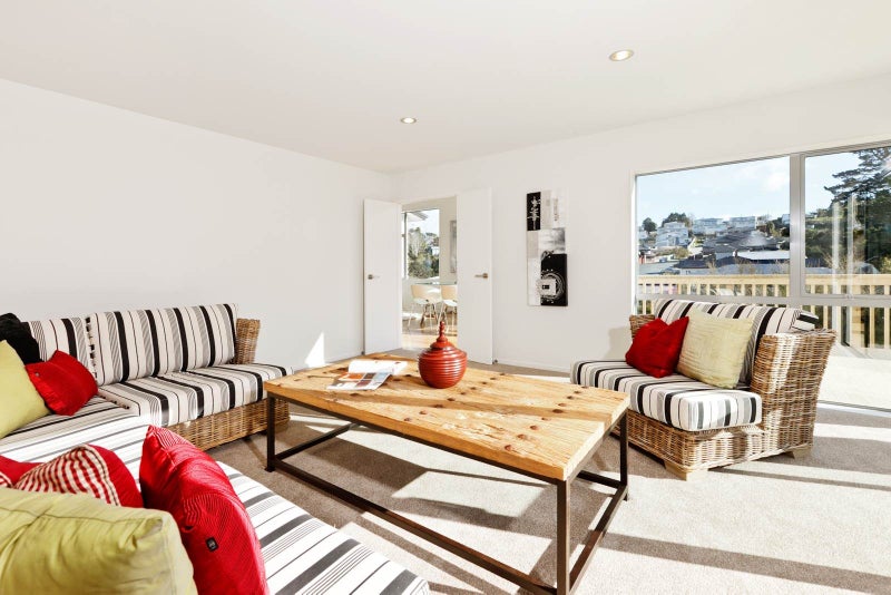 16 Bintulu Place, Fairview Heights, Auckland - Carousel 2