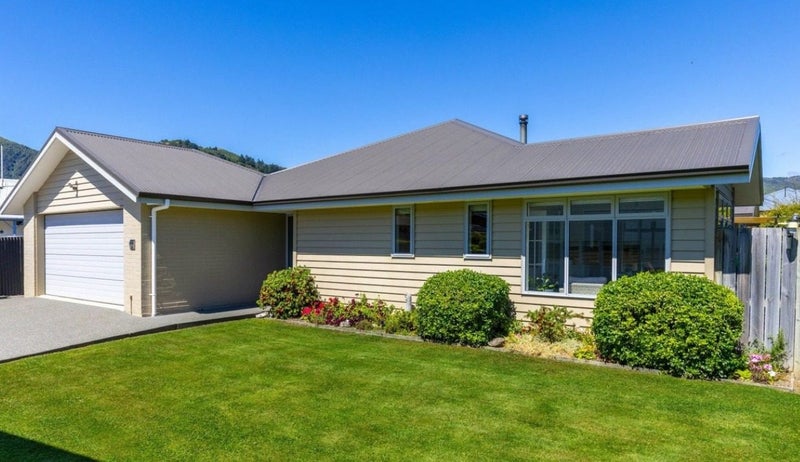 6A Huia Street, Waikawa, Picton - Carousel 1