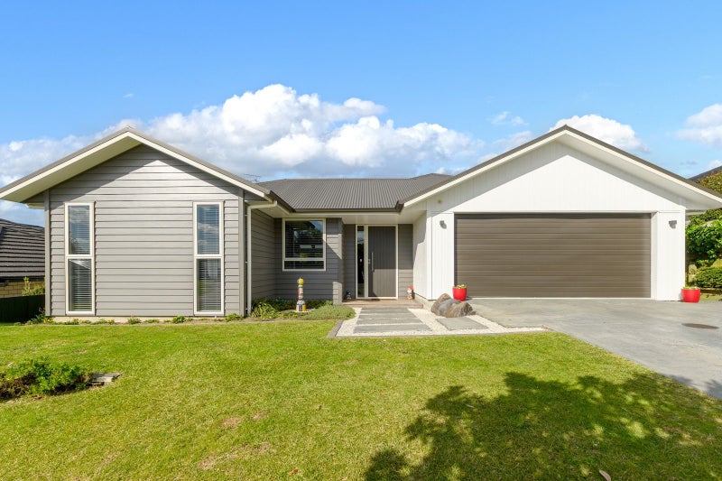 32 Fairfax Crescent, Pyes Pa, Tauranga - Carousel 2