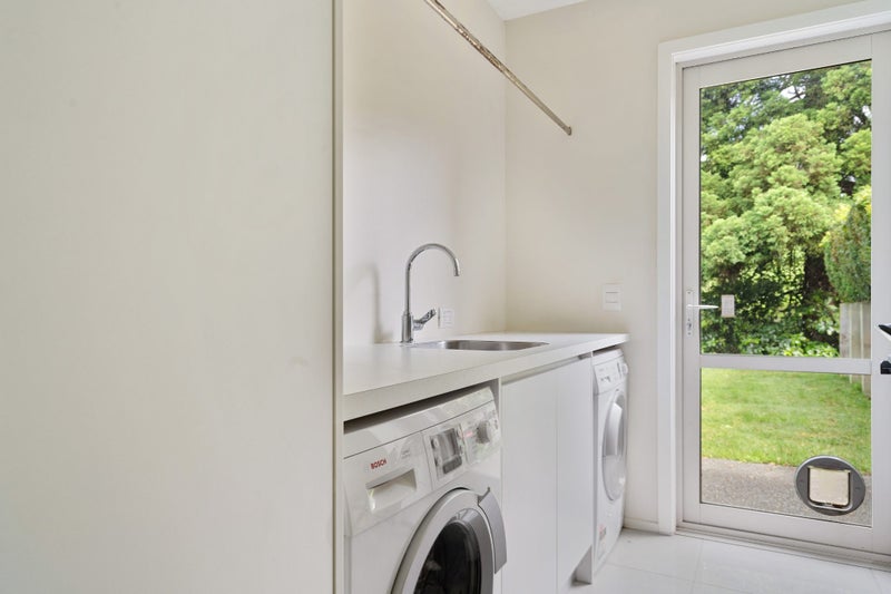 2 William Street, Highlands Park, New Plymouth - Carousel 13