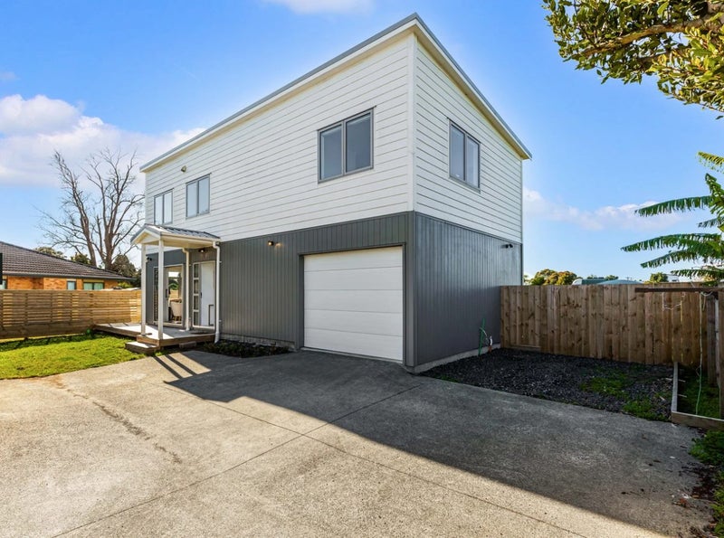 5C Barberry Lane, Te Atatu Peninsula, Auckland - Carousel 1