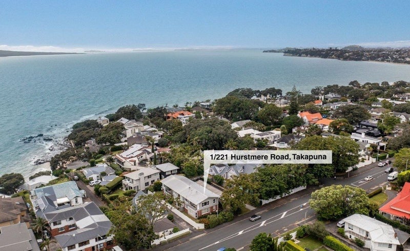 1/221 Hurstmere Road, Takapuna, Auckland - Carousel 2