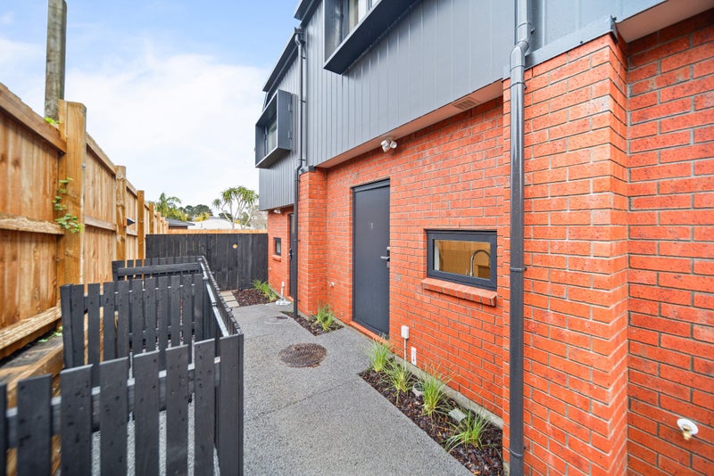 7/97 Atkinson Road, Titirangi, Auckland - Carousel 1