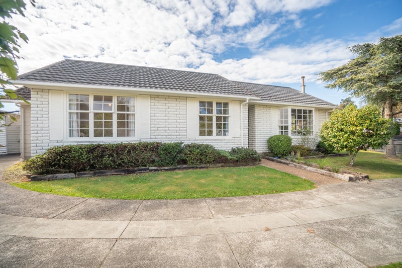 86 Ruamahanga Crescent, Terrace End, Palmerston North - Carousel 1