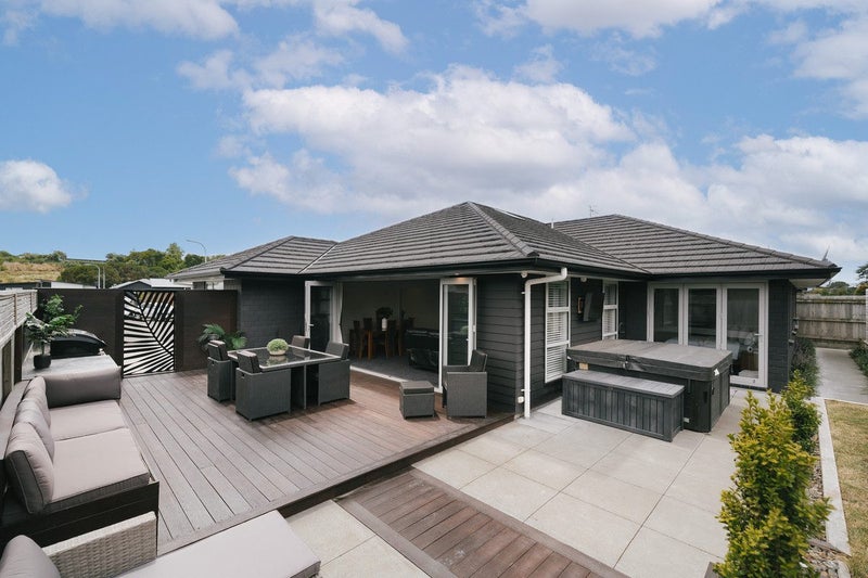 12 Serenity Crescent, Kelvin Grove, Palmerston North - Carousel 1