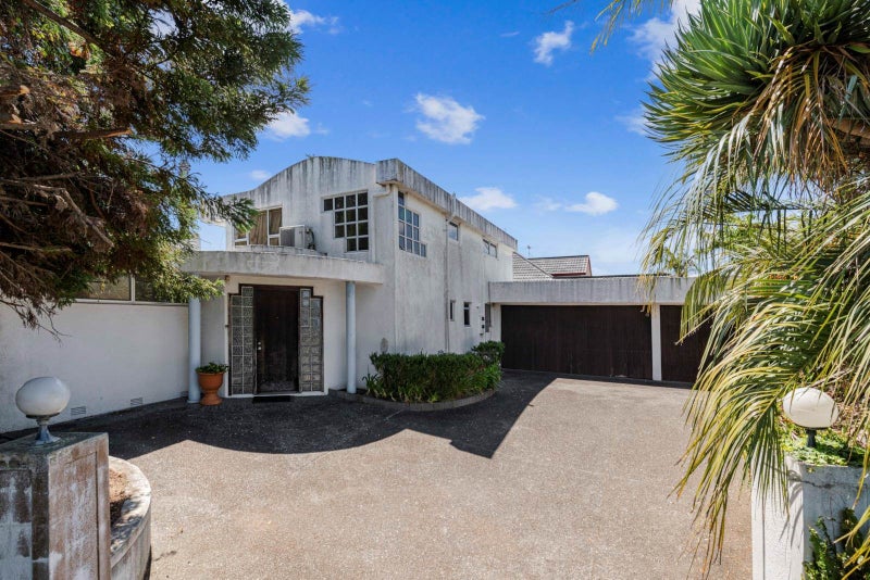 2/20 Pigeon Mountain Road, Half Moon Bay, Auckland - Carousel 1