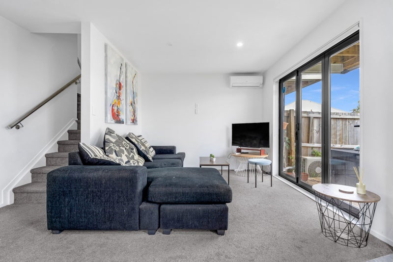 48F Waddell Avenue, Point England, Auckland - Carousel 2