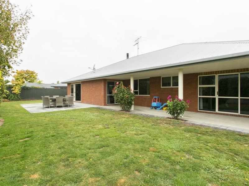 8 Ferrier Place, Tinwald, Ashburton - Carousel 1