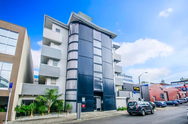 19/8 Clayton Street, Newmarket, Auckland - Carousel 1