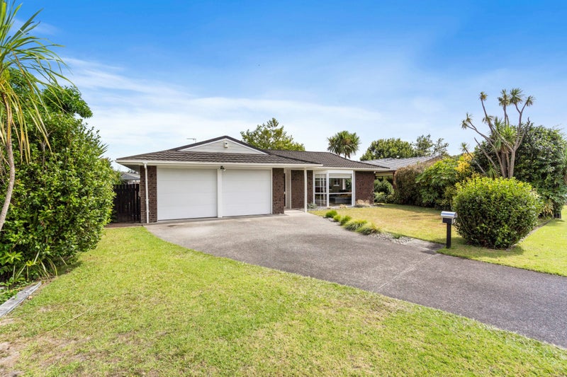 17 Evanda Crescent, Conifer Grove, Takanini - Carousel 1