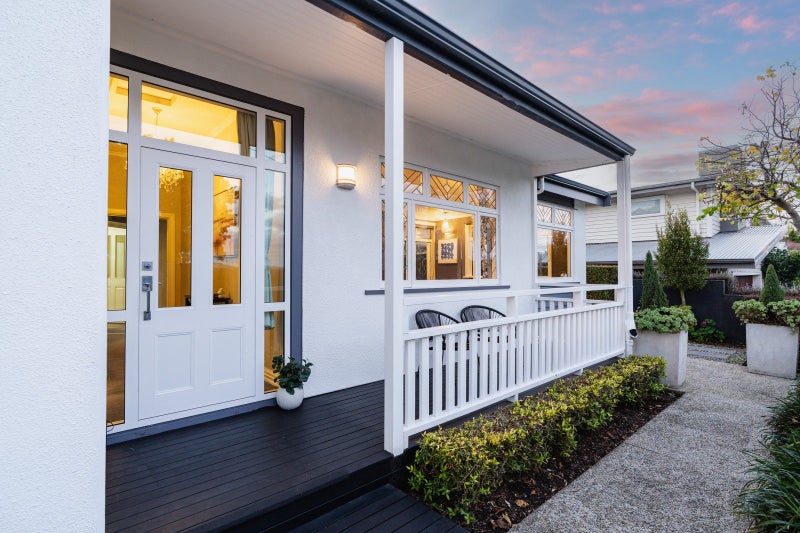 1 Harcourt Street, Belleknowes, Dunedin - Carousel 1