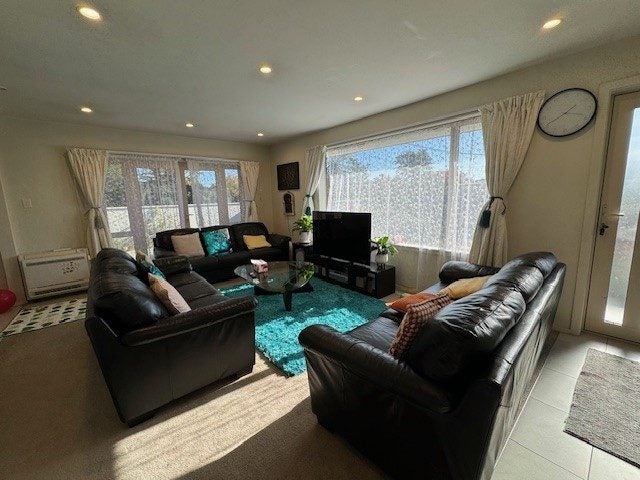 1/46 Abberley Crescent, St Albans, Christchurch - Carousel 2