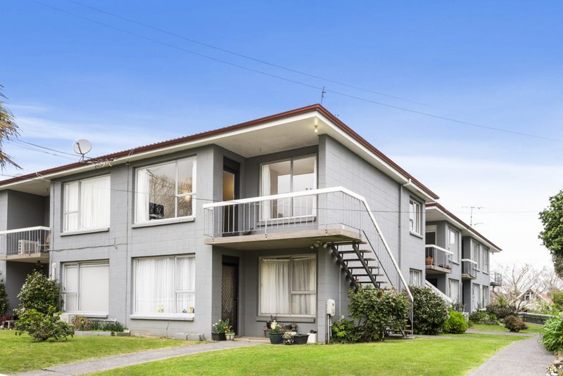 6/2 Fairview Road, Mount Eden, Auckland - Carousel 1