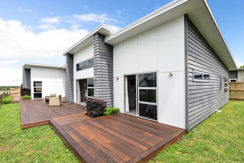 18 Castleton Way, Flagstaff, Hamilton - Carousel 1