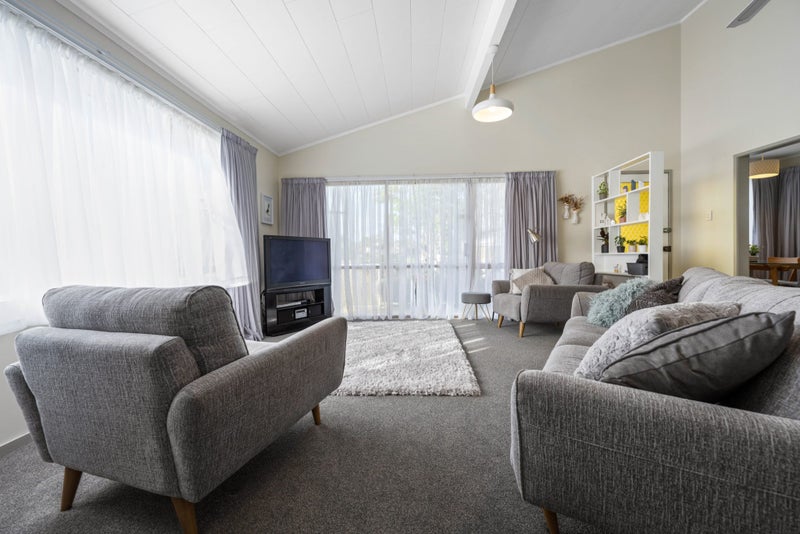 13 Marion Place, Deanwell, Hamilton - Carousel 2