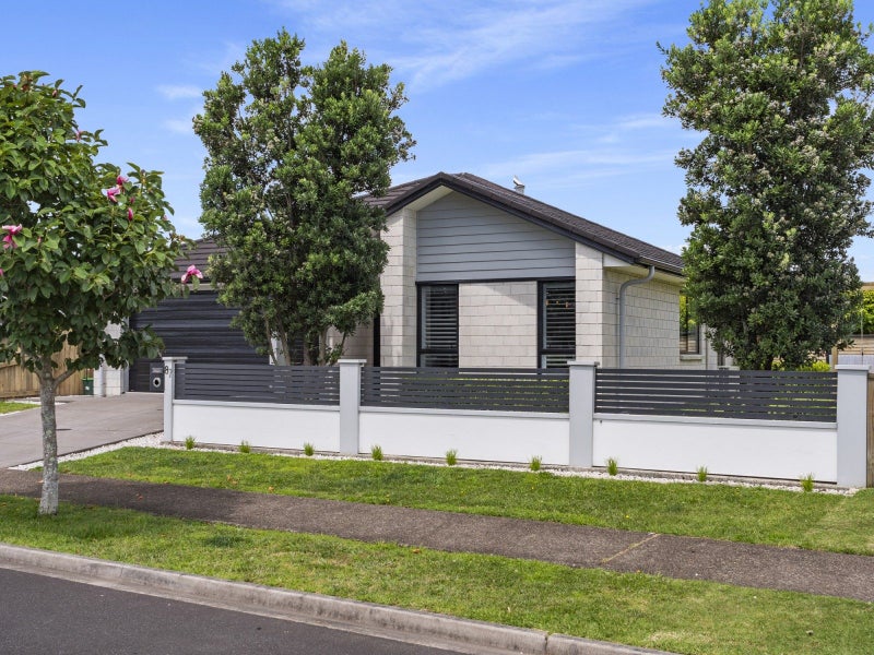 87 Puhirake Crescent, Pyes Pa, Tauranga - Carousel 1