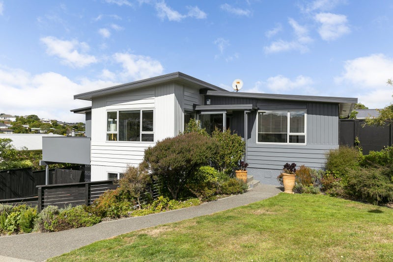 6 Safari Crescent, Johnsonville, Wellington - Carousel 1