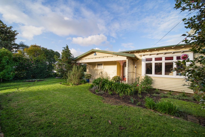 20 Earlsworth Road, Mangere East, Auckland - Carousel 1