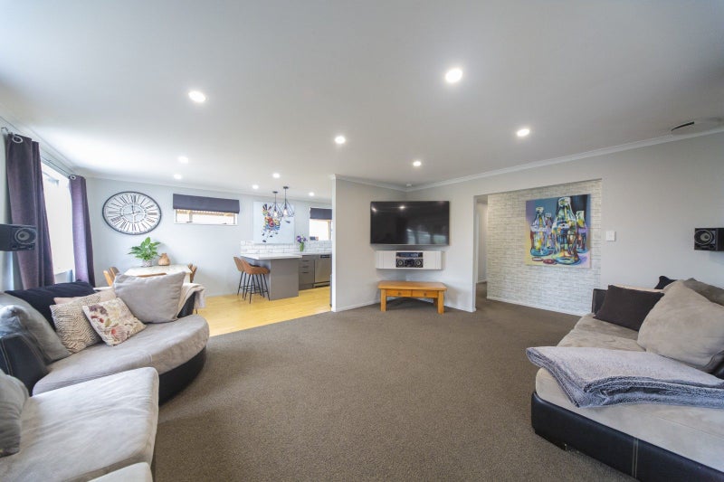 8 Bryce Place, Kelvin Grove, Palmerston North - Carousel 1