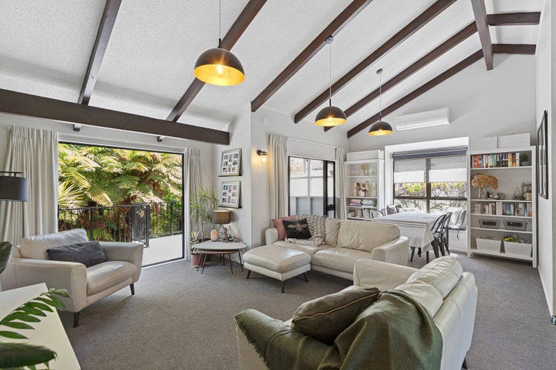 8 Homestead Place, Glenview, Hamilton - Carousel 1