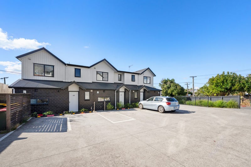 2/3 Arlington Street, Waterview, Auckland - Carousel 2